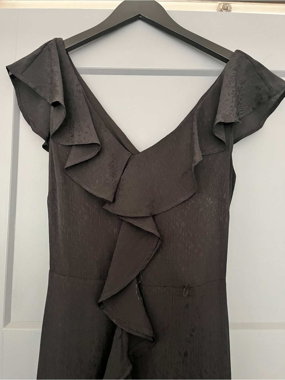 DKNY Size 4 Black Ruffle Midi Dress V Neck Flutter Sleeve Belted